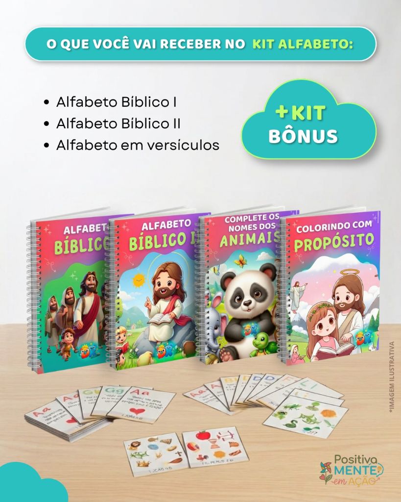 Conteúdo do Kit Alfabetização Bíblica: cadernos ilustrados Alfabeto Bíblico I, II e em Versículos, fichas de associação imagem-palavra e cartelas do alfabeto sobre mesa de madeira